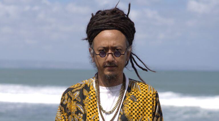 Ras Muhamad berkolaborasi dengan Satya Cipta di single “Overthinking”