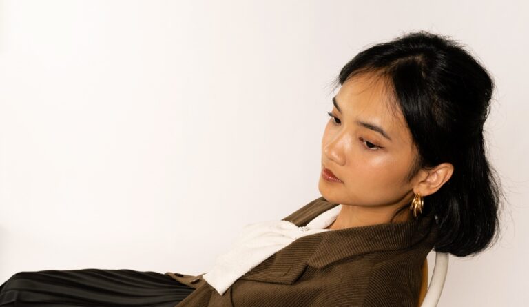 Lagu “Baik Saja” jadi single debut dari T. Rucira di industri musik Indonesia