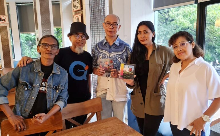 Band progressive, Discus luncurkan box set berisi 3 CD album