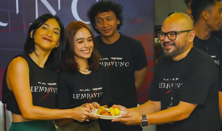 Official poster film “Lembayung” perlihatkan sosok menyeramkan