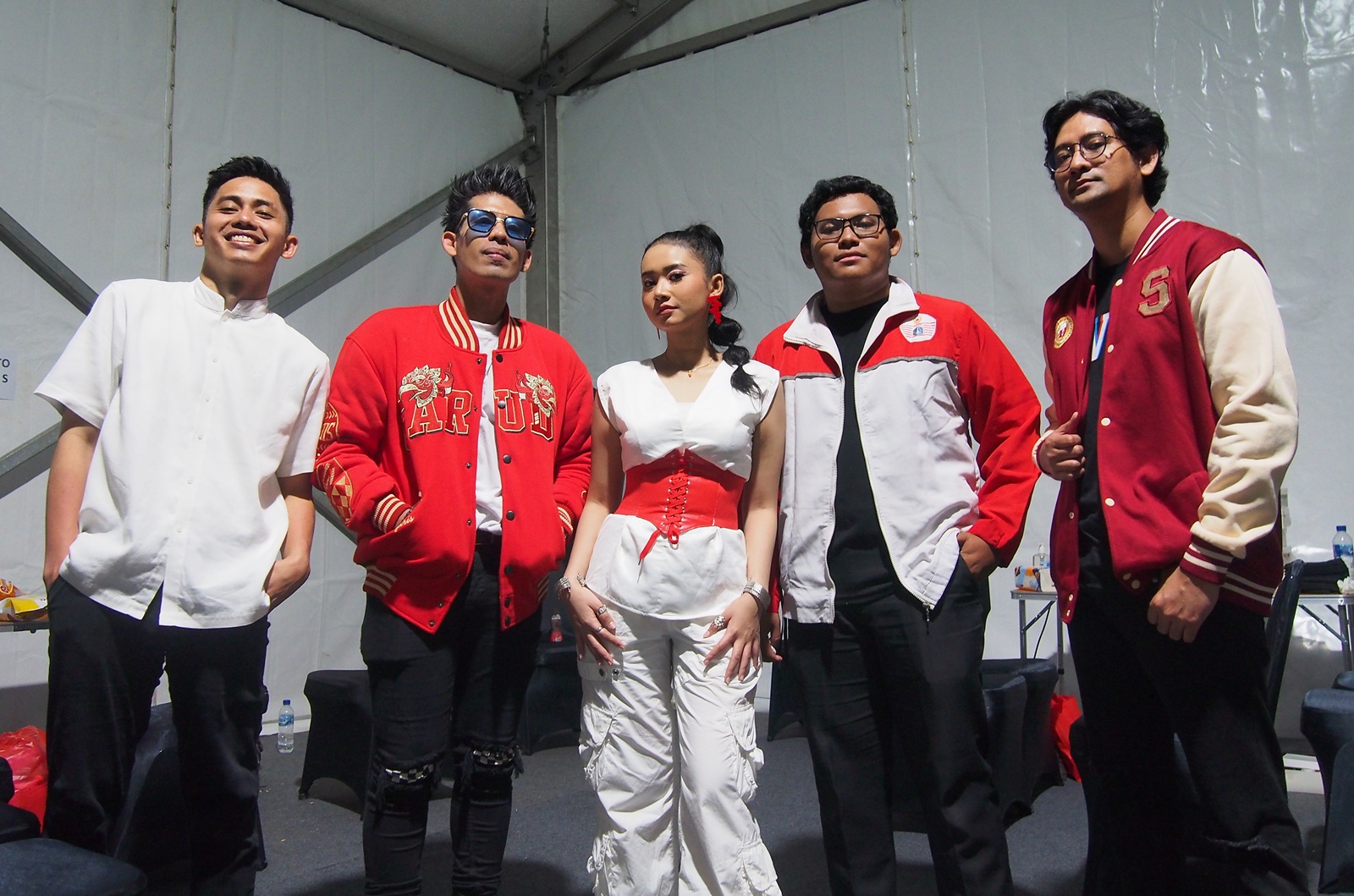 Efah Aaralyn dan Band