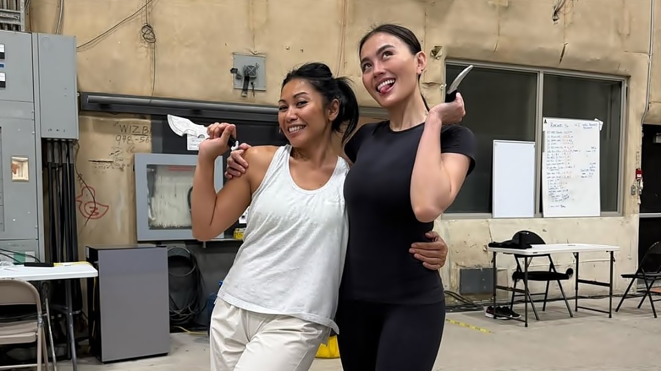 Agnez Mo bersama Anggun di series Reacher