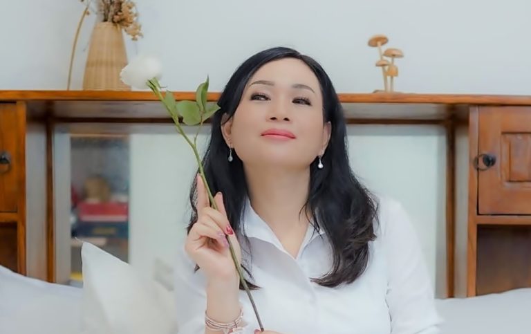 Rilis 3 single sekaligus, Lussy Renata ingin tulus dicintai
