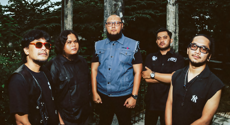 Unit metalcore asal Mojokerto. REVIND rilis single “Forever Still”