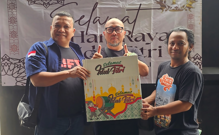 Yayasan Permata Sanny Peduli bagi sembako buat wartawan