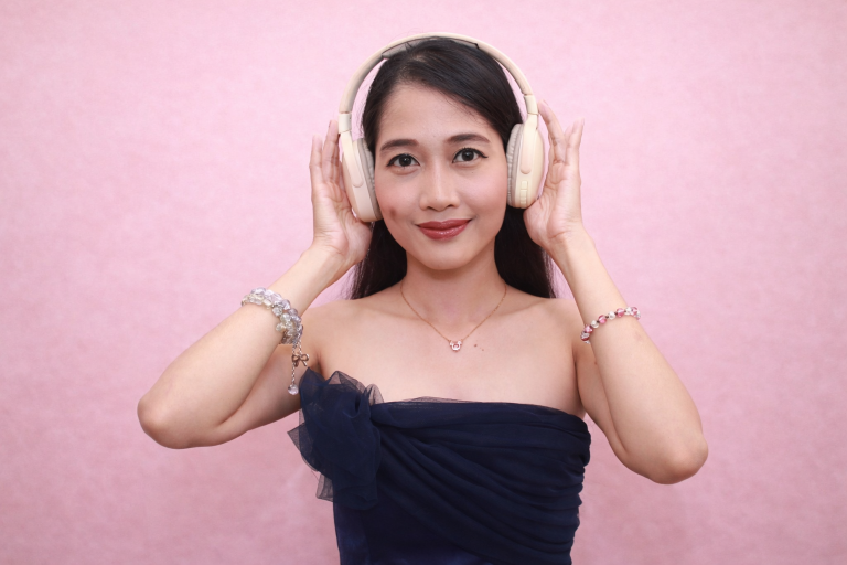 Dari MC, penyiar radio dan jurnalis, akhirnya Kintan rilis single