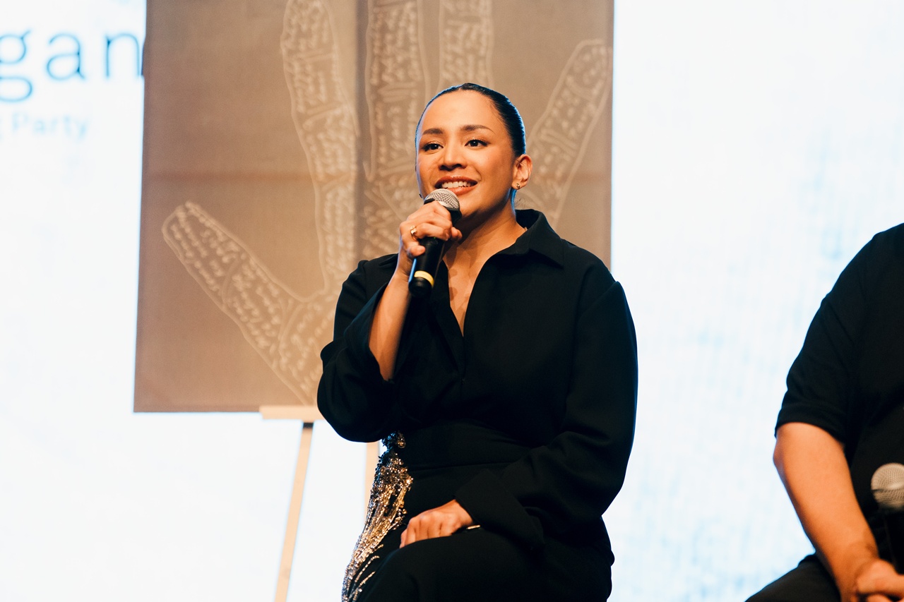 Angel Pieters, Penyanyi(1)