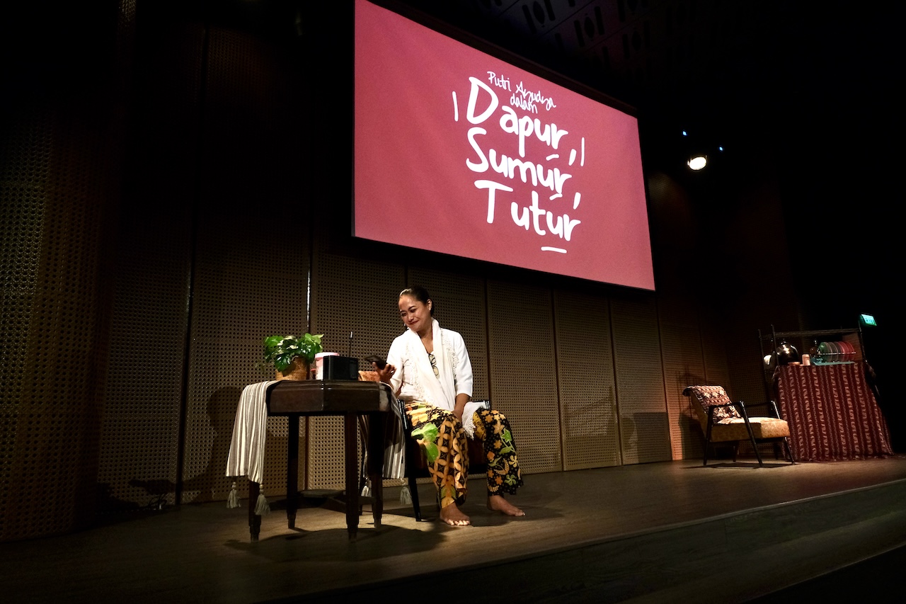 Pementasan Dapur Sumur Tutur oleh Putri Ayudya 