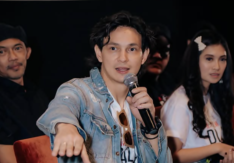 Marcell Darwin total berakting mendua di film “Dalam Sujudku”