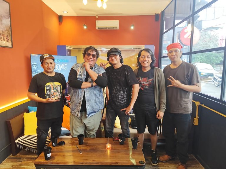 Ajak Adrian Sidharta dan Bayu Randu, Gerimis rilis single debut