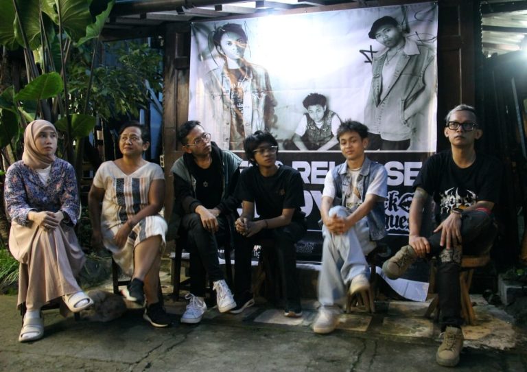 Di produseri Bayu Randu, Black Langues rilis single debut