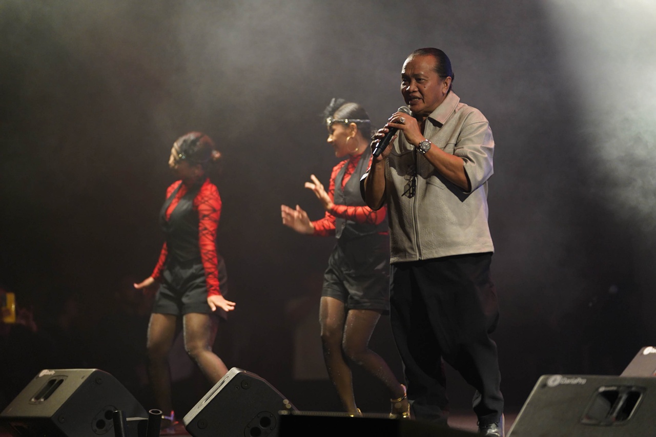 Deddy Dhukun On stage